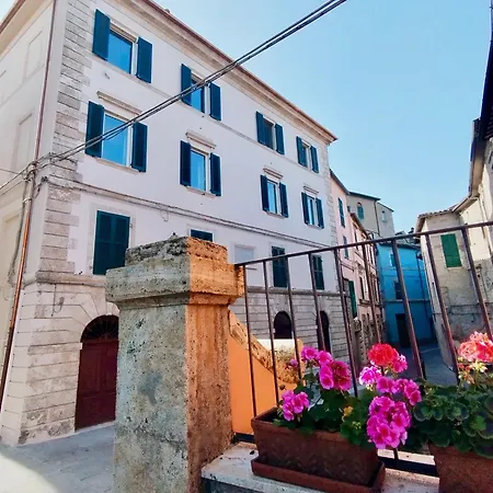 Palazzo Palloni: Piano Nobile Apartment